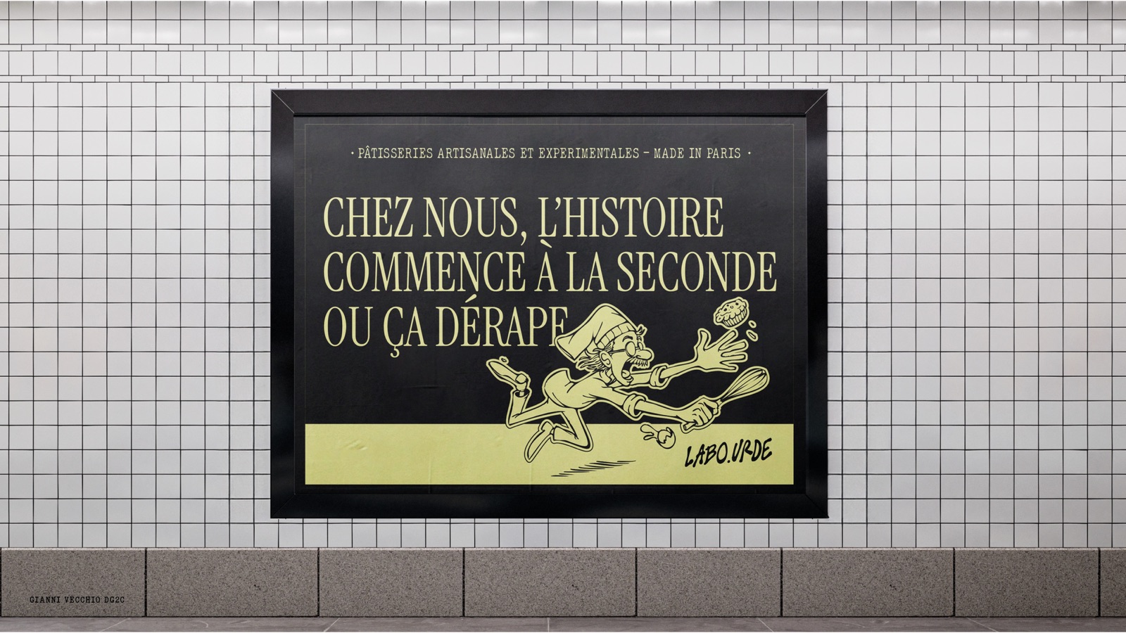 Affiche métro format paysage sur mur carrelé